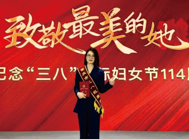 李立国同志照片