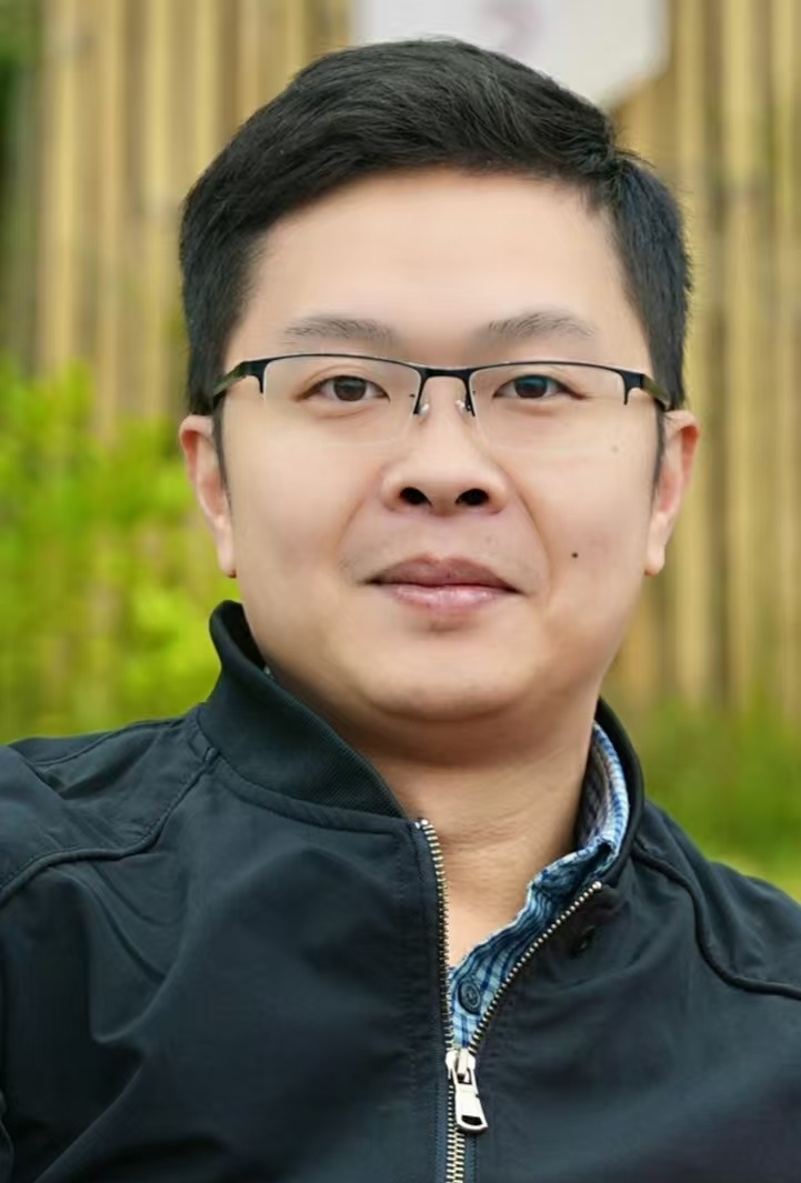 任毅证件照