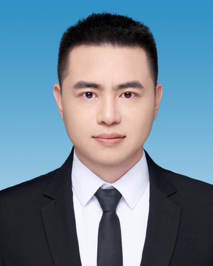 林栎阳证件照