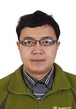 熊威证件照