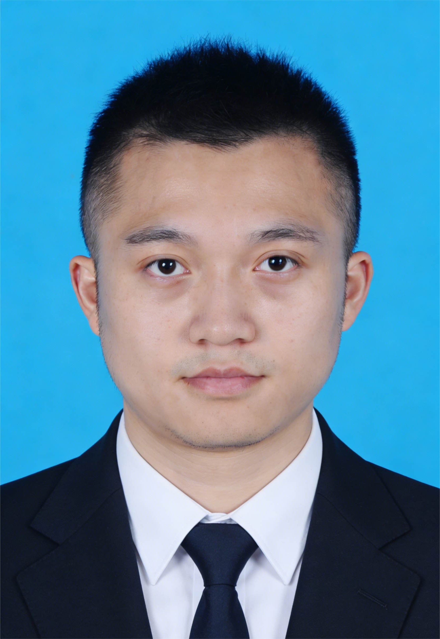 李莹证件照